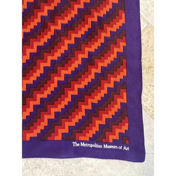 Metropolitan Museum Of Art Silk Scarf Luxury Designer Art To Wear Retro MCM - Picture 6 of 6
